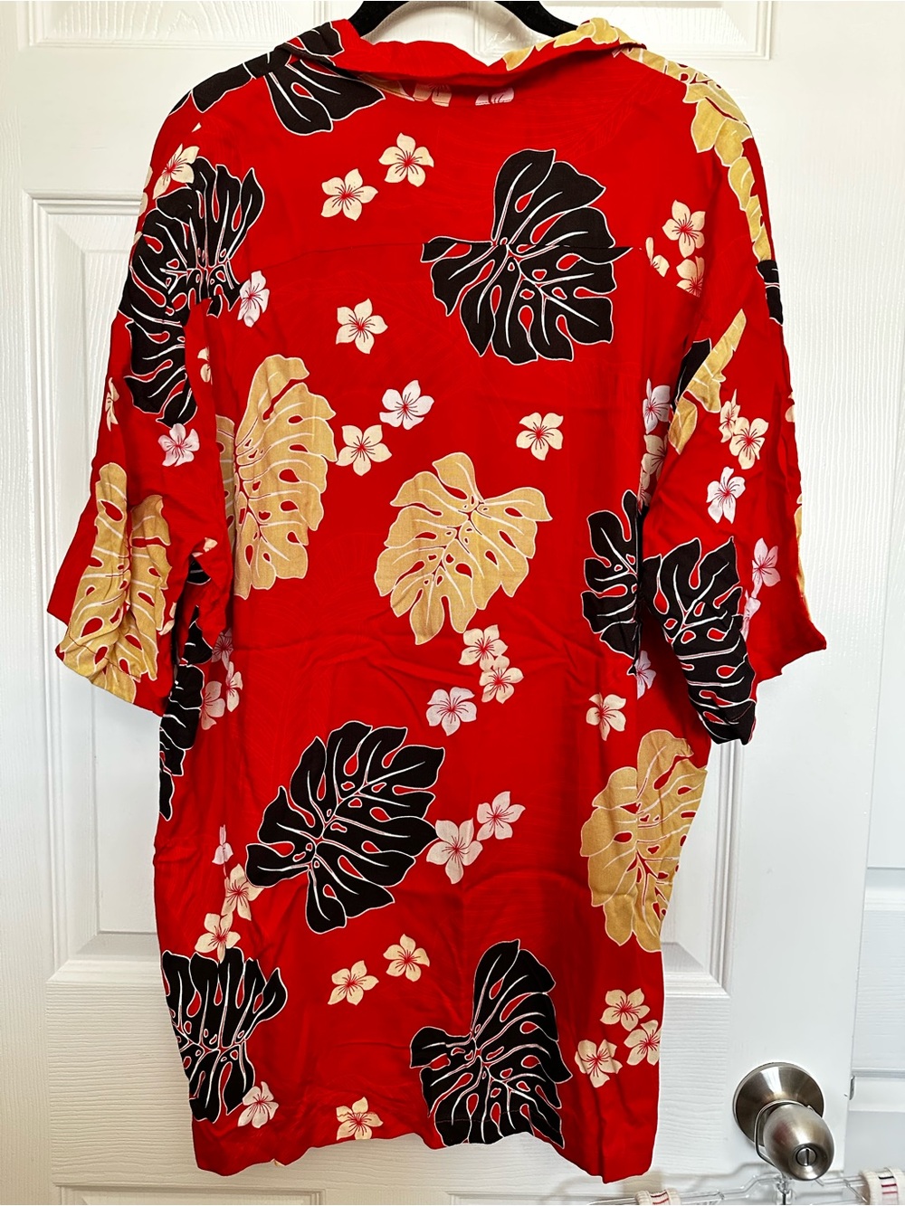 Hilo Hattie Red Hawaiian Shirt with Black and Gold Leaf Print - Picture 4 of 7